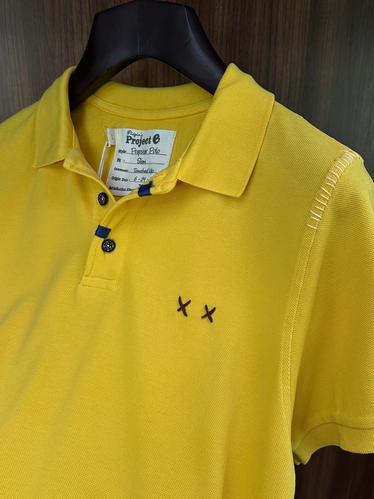 Nakış Logolu Tahta Düğmeli Yakalı T-Shirt