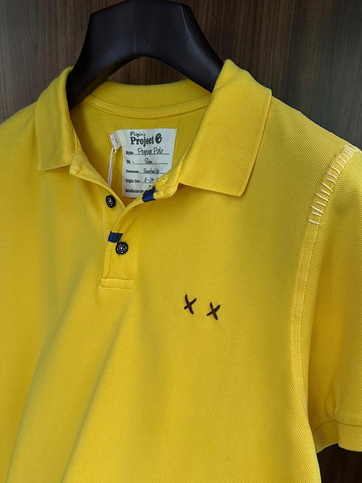 Nakış Logolu Tahta Düğmeli Yakalı T-Shirt