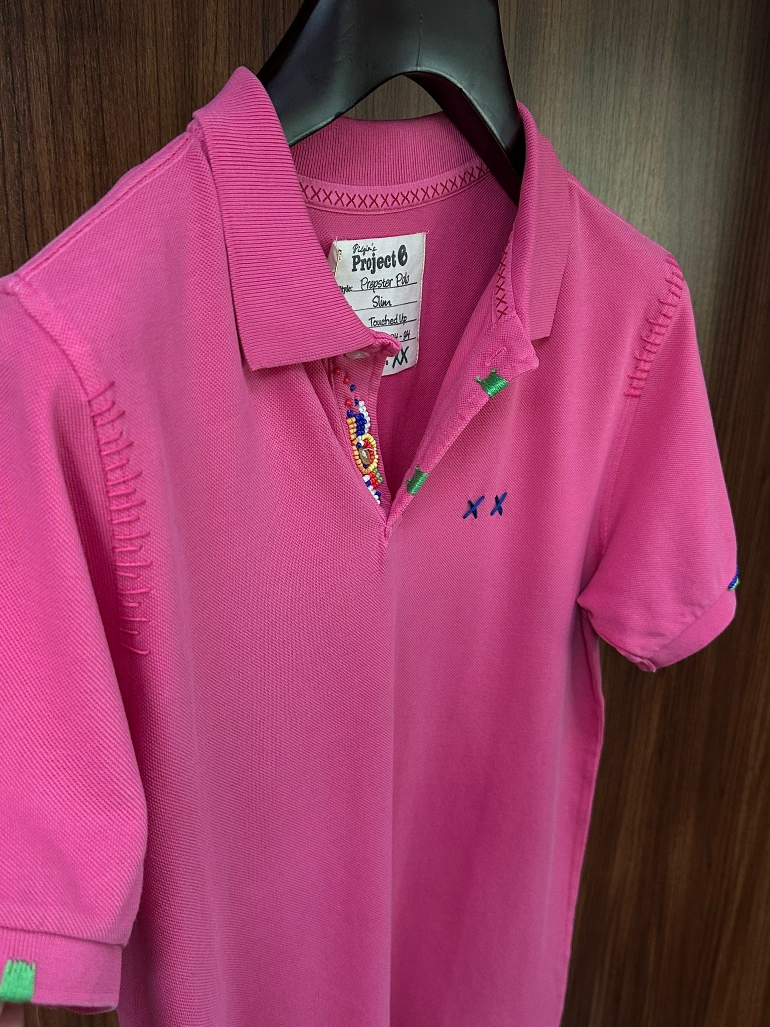 Nakış Logolu Yaka Boncuk Detaylı T-Shirt
