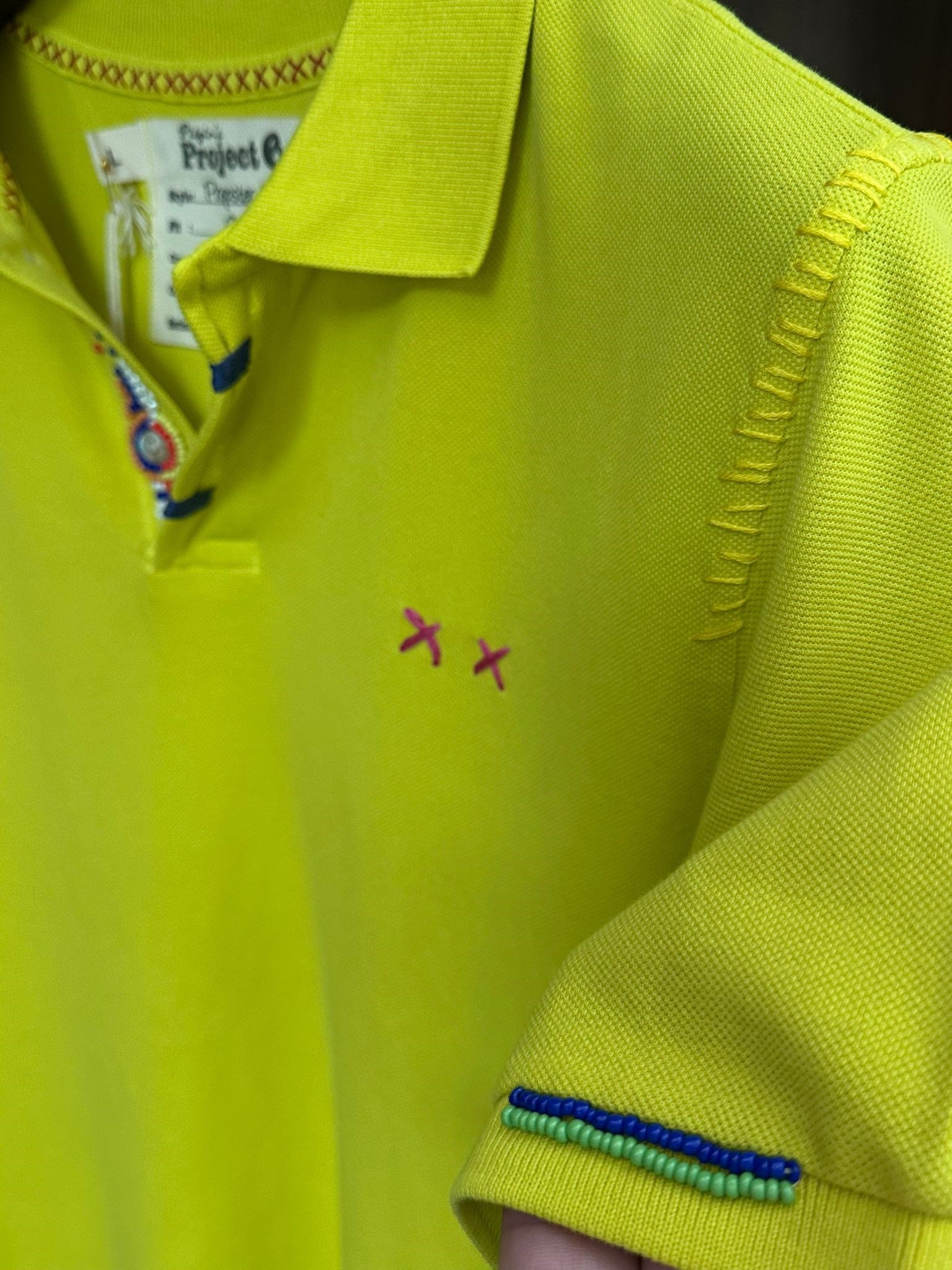Nakış Logolu Yaka Boncuk Detaylı T-Shirt
