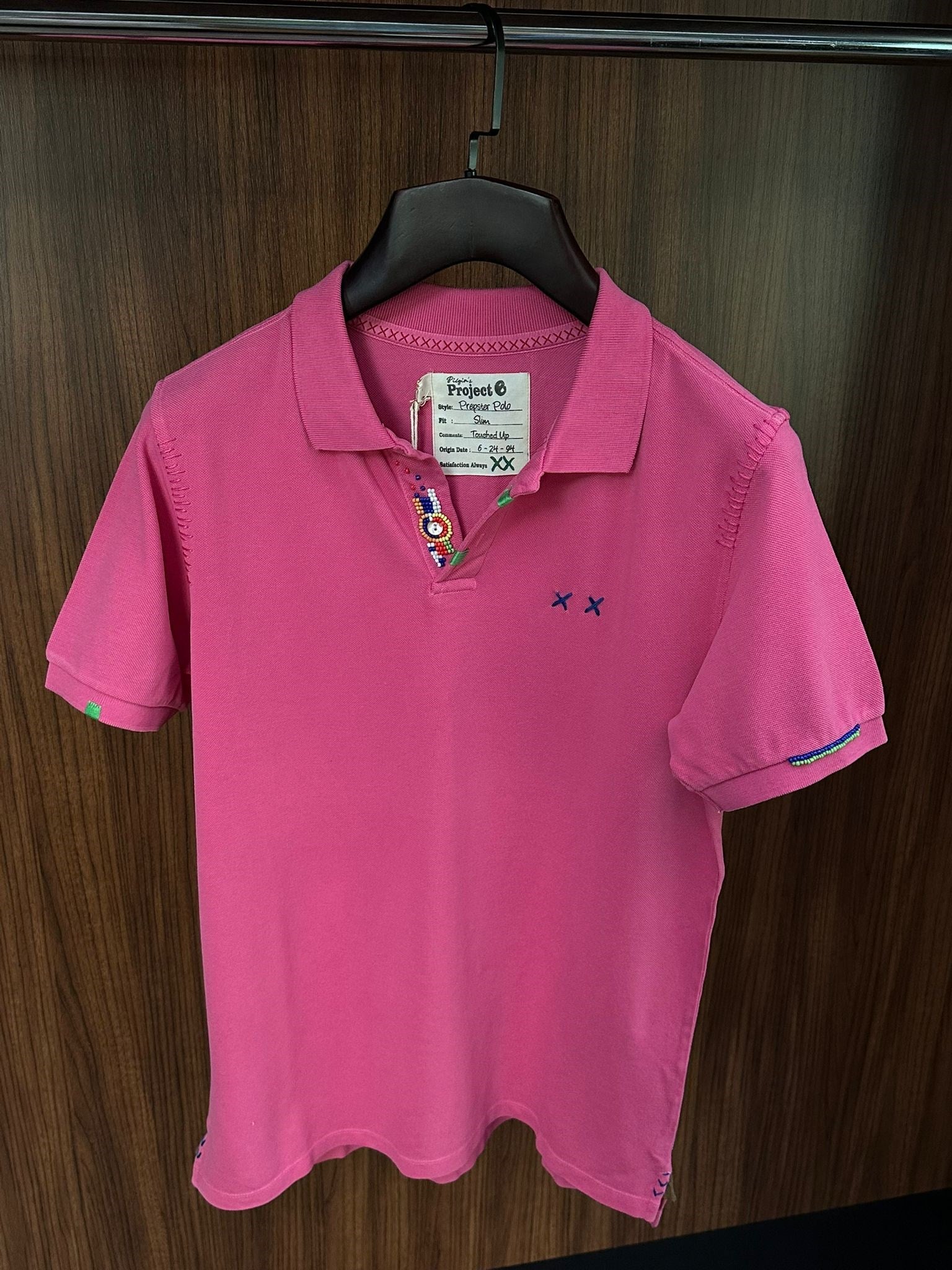 Nakış Logolu Yaka Boncuk Detaylı T-Shirt