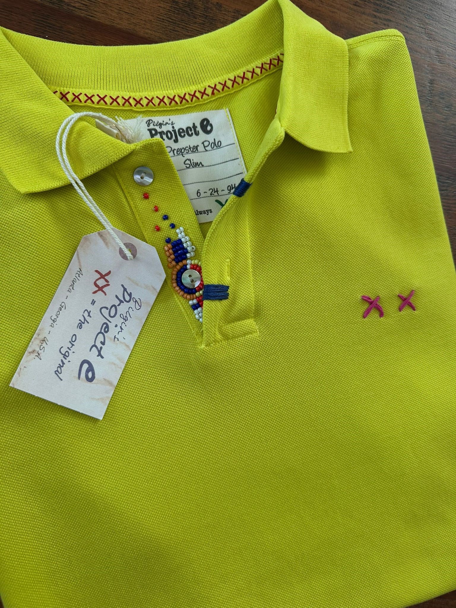 Nakış Logolu Yaka Boncuk Detaylı T-Shirt
