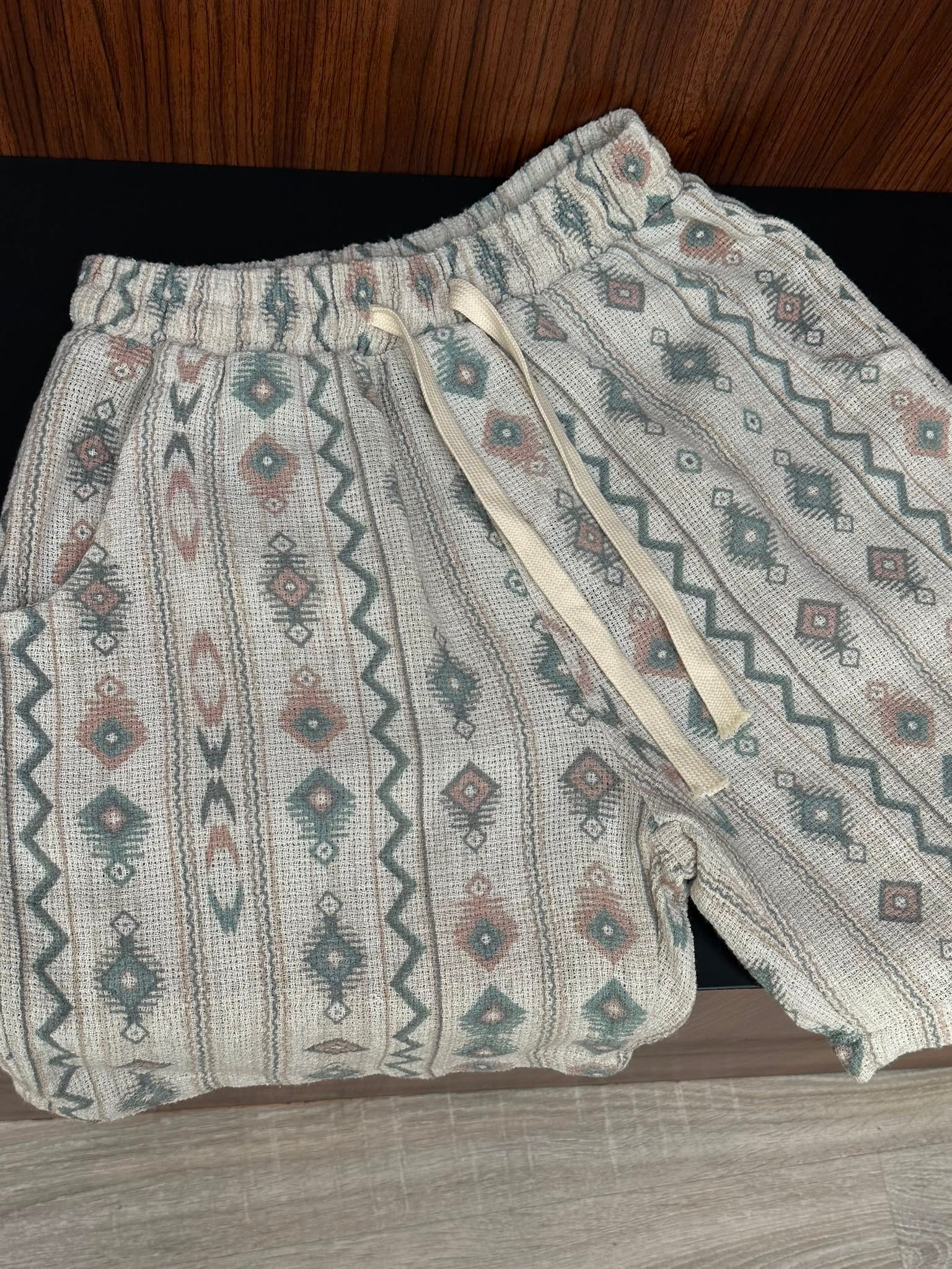 Nora Etnik Desenli Buldan Kafes Şort