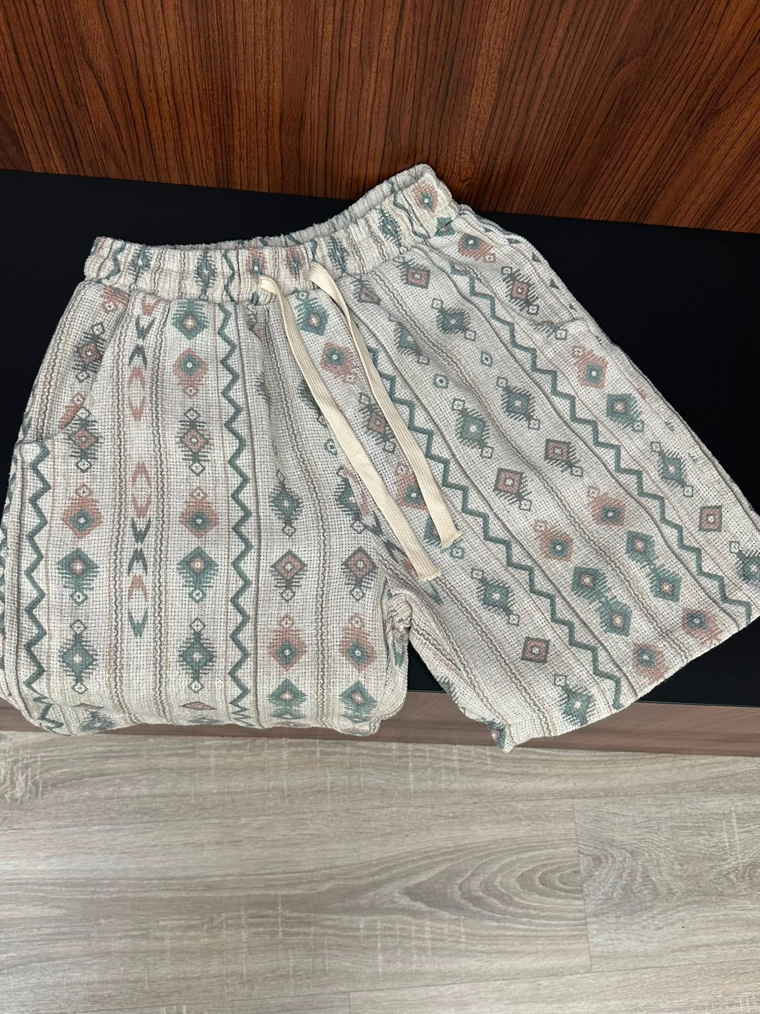 Nora Etnik Desenli Buldan Kafes Şort