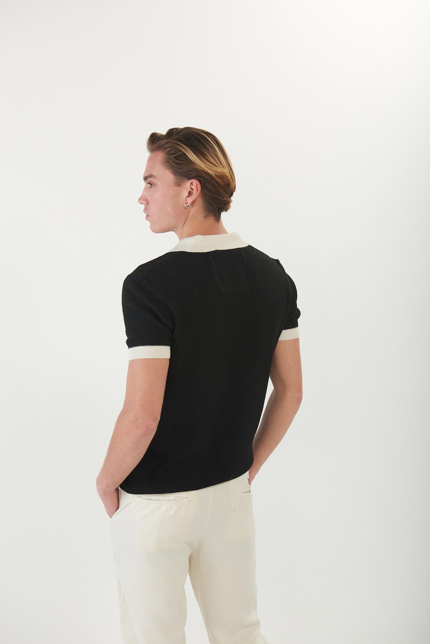 Süs Düğmeli Triko Yakalı T-Shirt