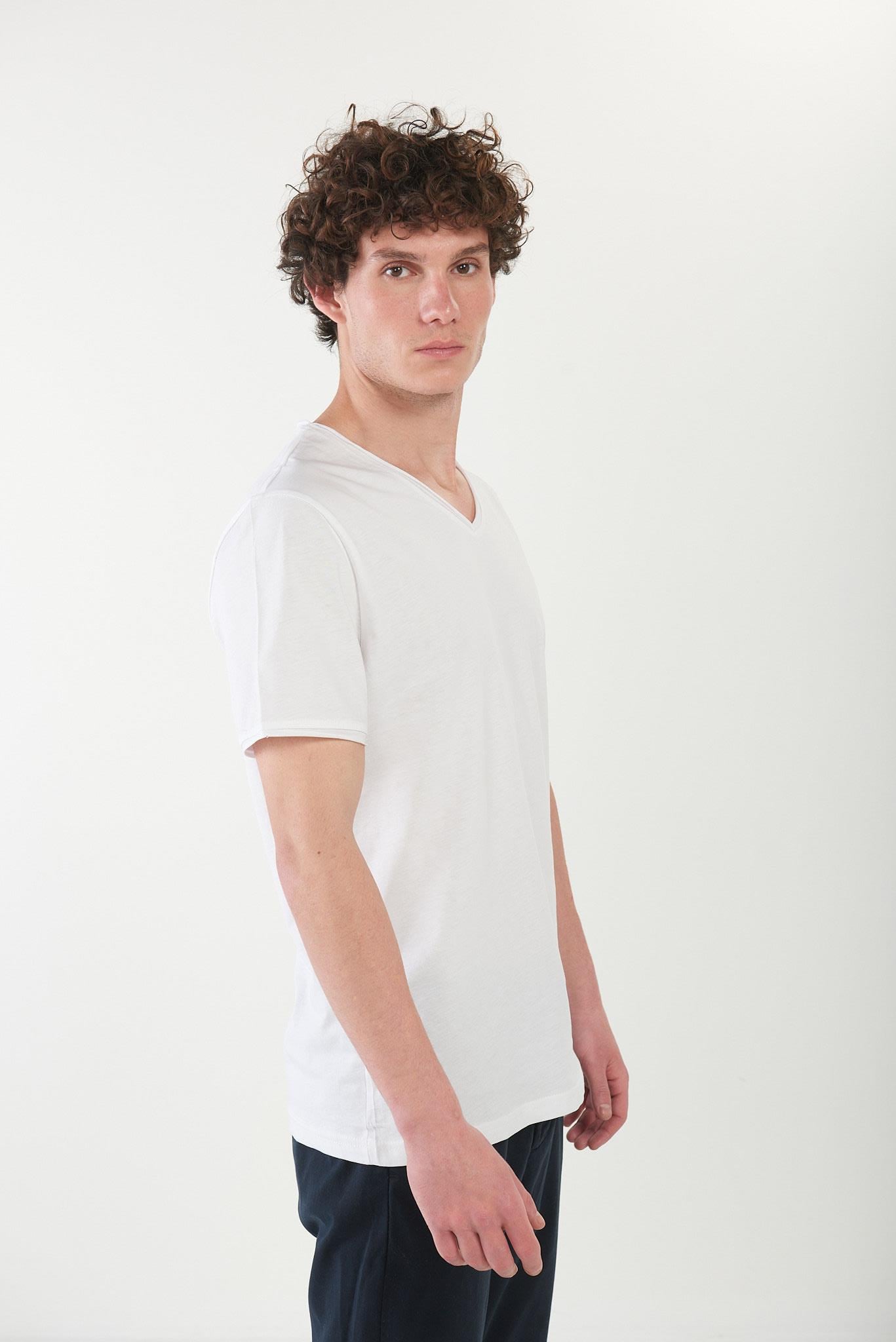 V Yaka Basic T-Shirt