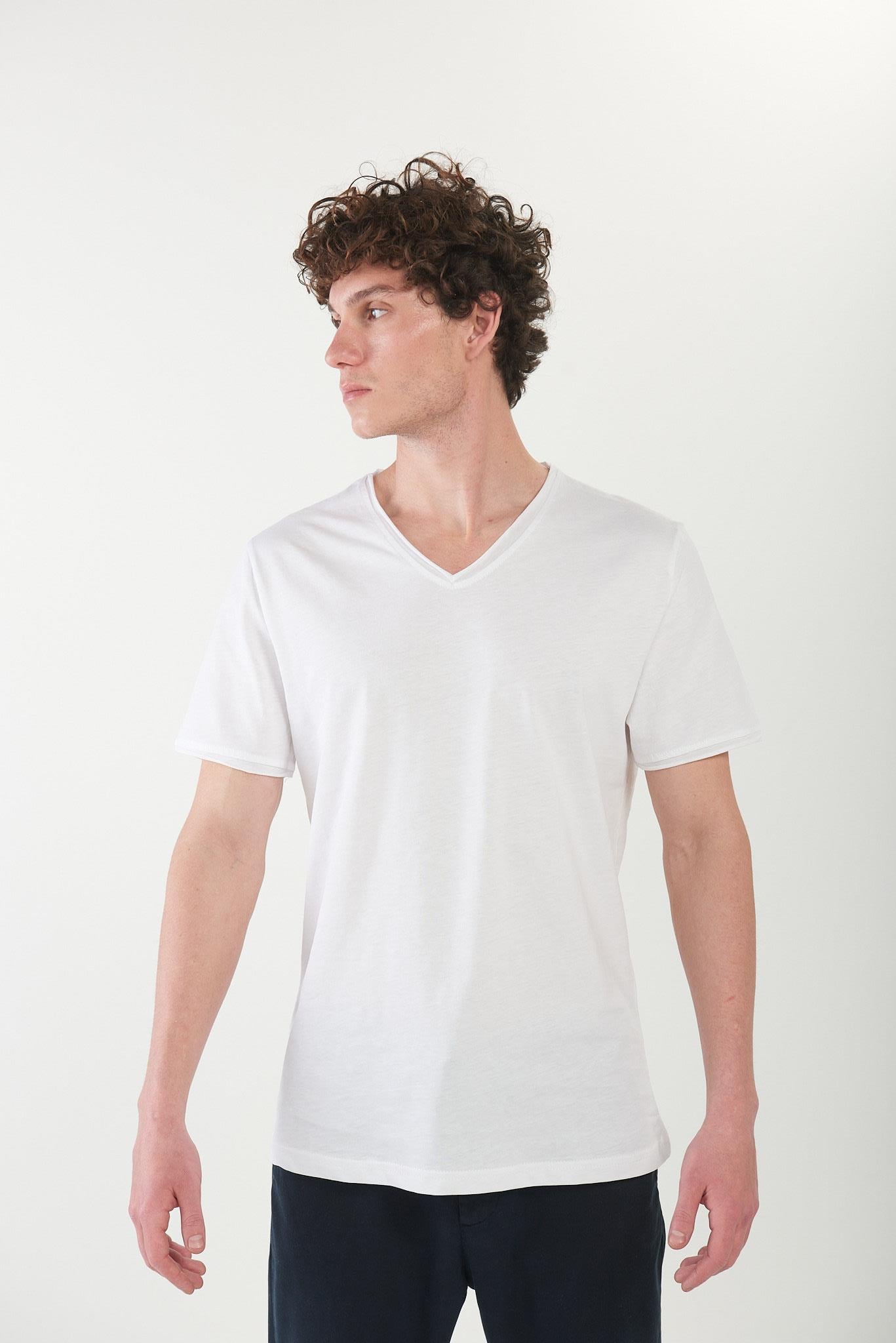 V Yaka Basic T-Shirt