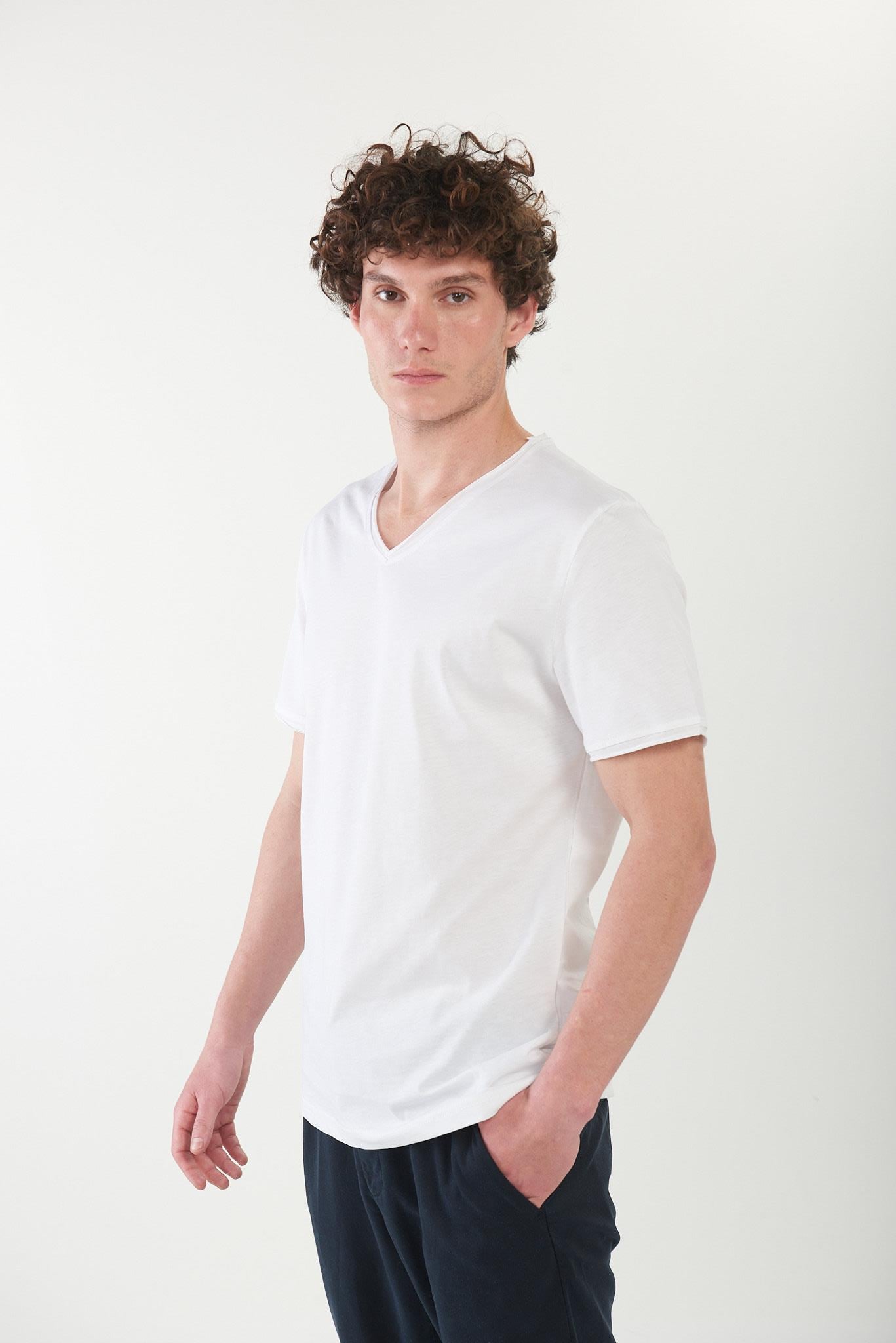 V Yaka Basic T-Shirt