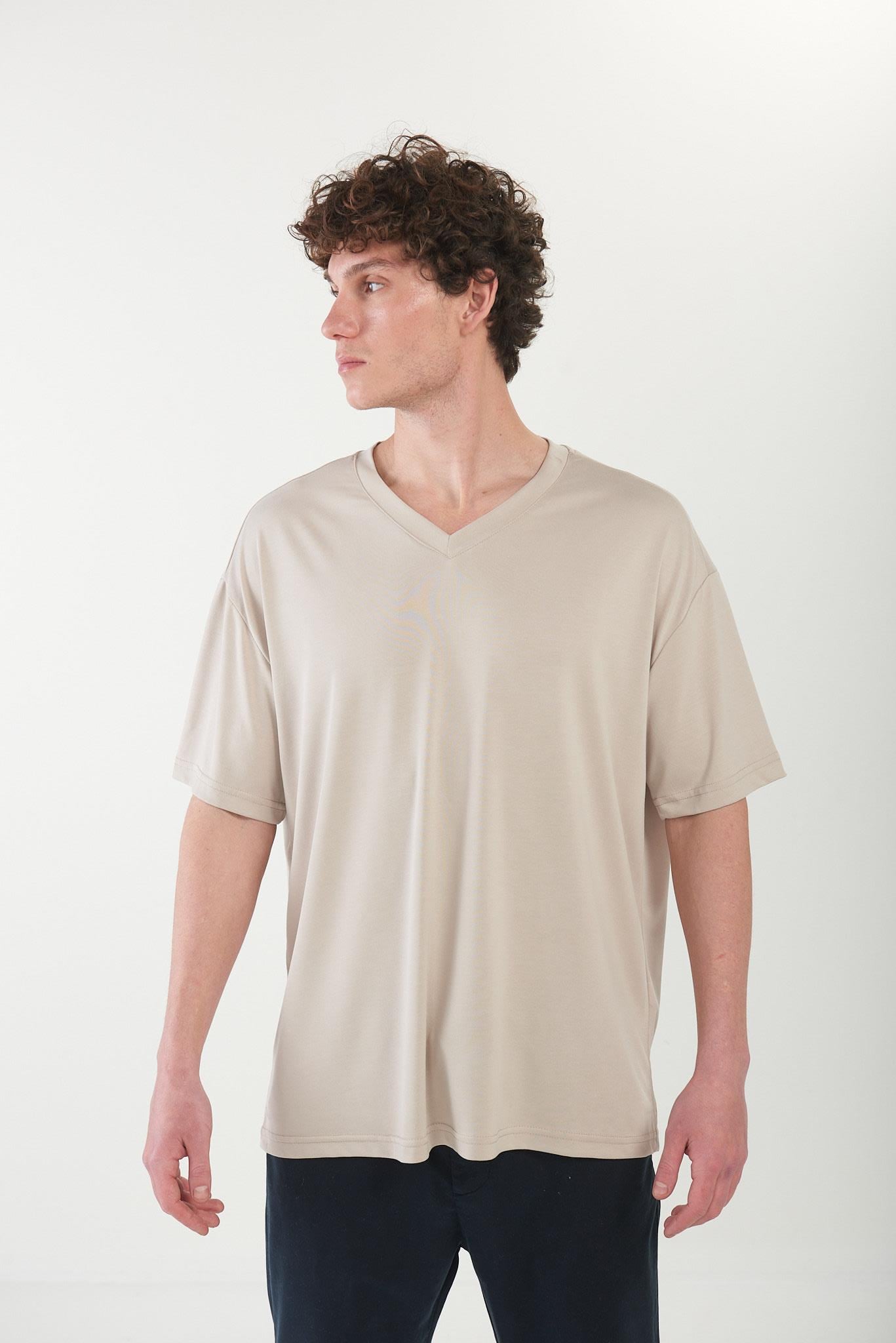 V Yaka Düz Basic T-Shirt