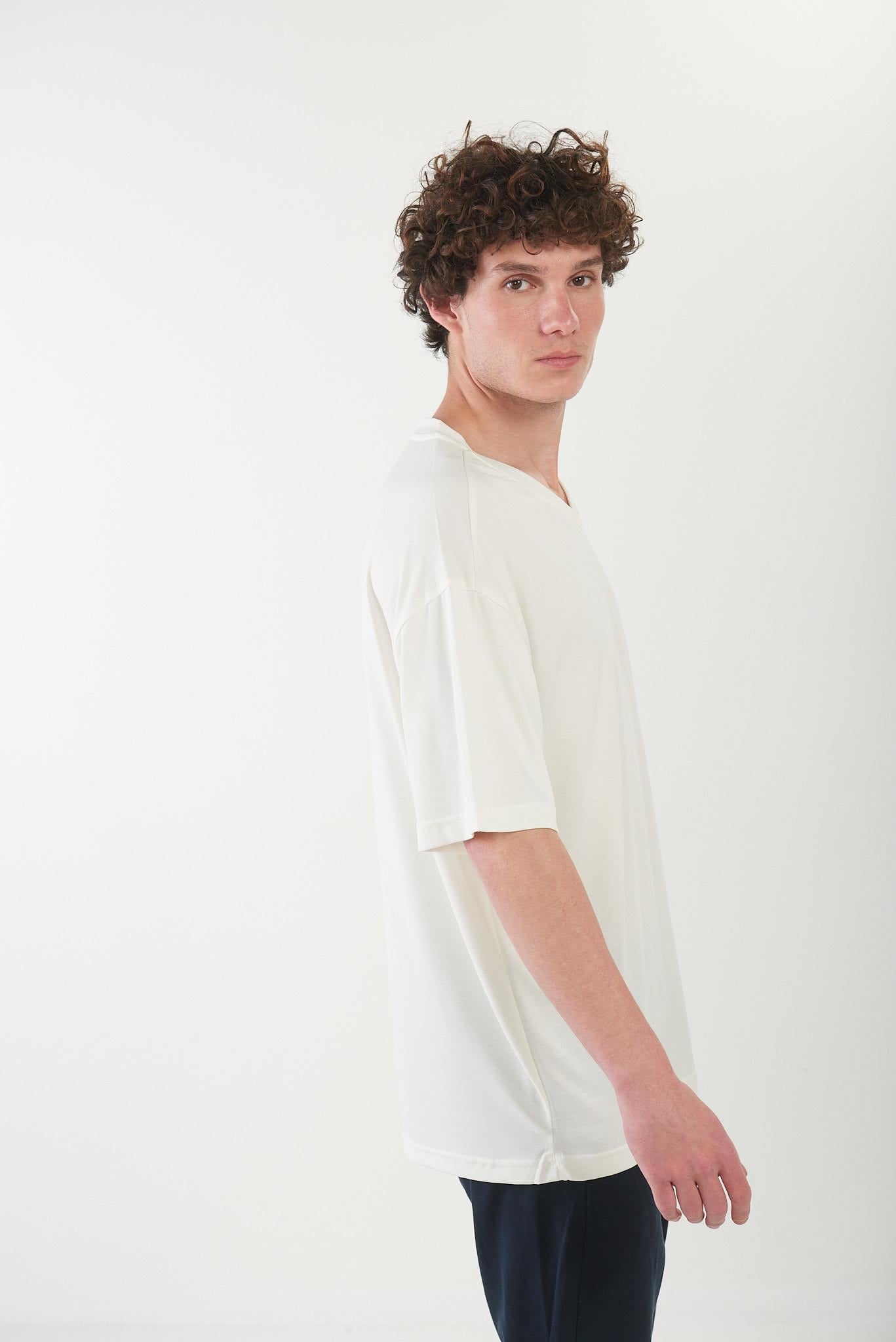 V Yaka Düz Basic T-Shirt