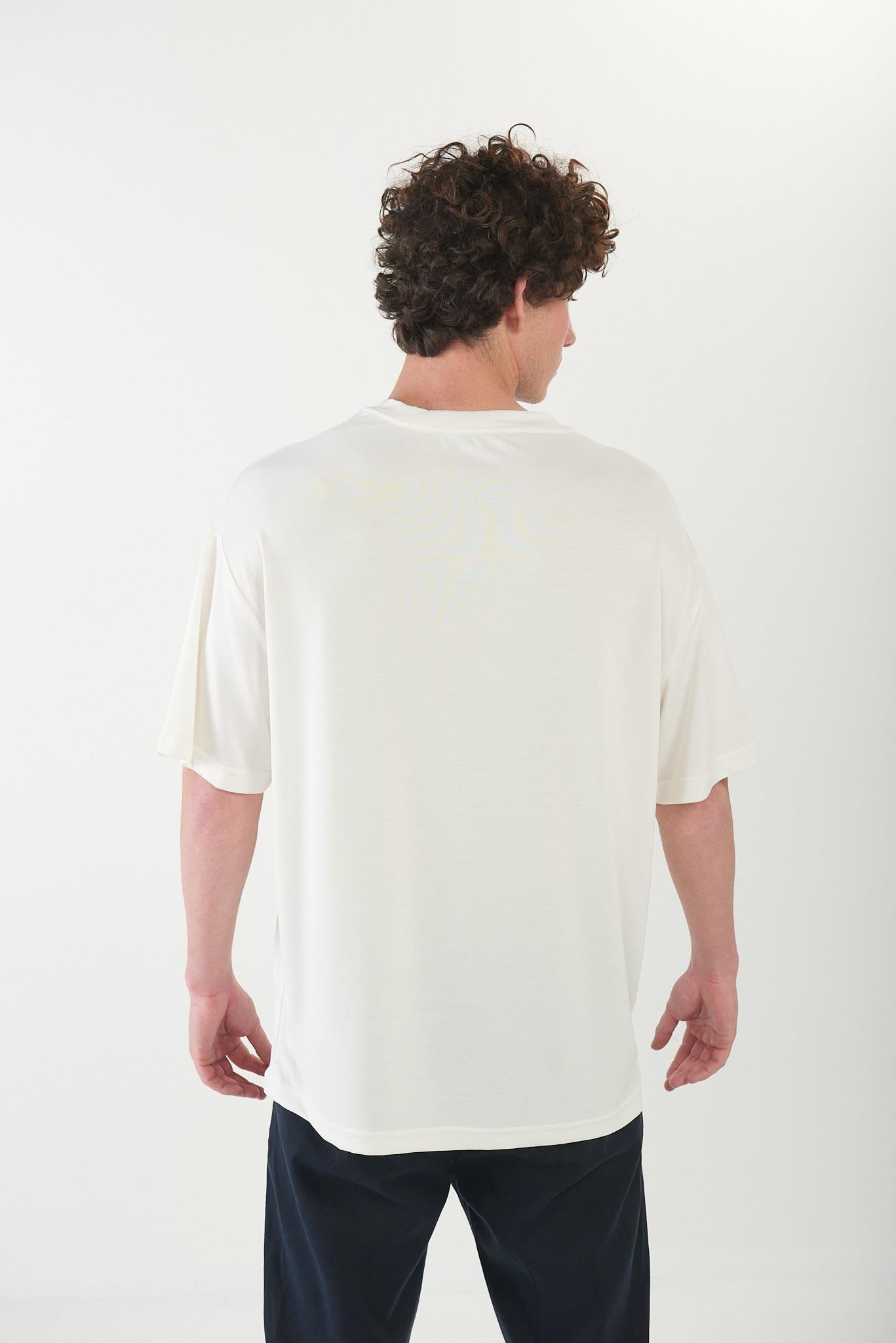V Yaka Düz Basic T-Shirt