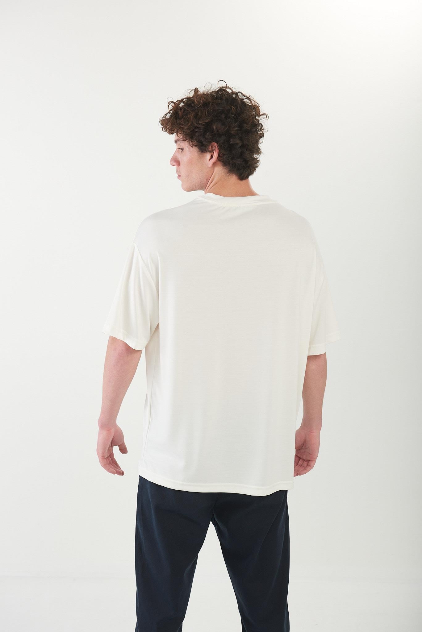 V Yaka Düz Basic T-Shirt