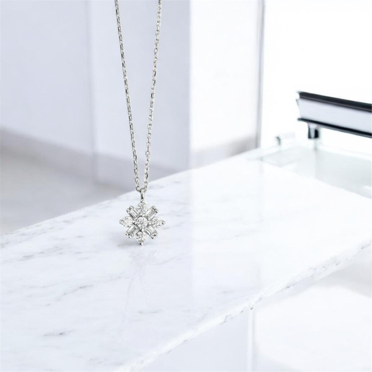 14 Ayar Altın Baget Kolye  -  0202250