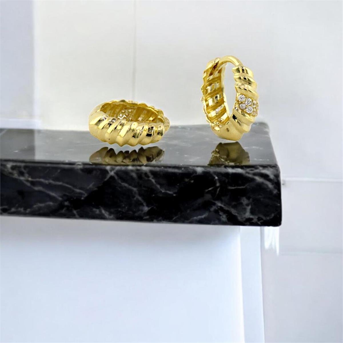 14 Ayar Altın Tasarım Küpe  -  0188055