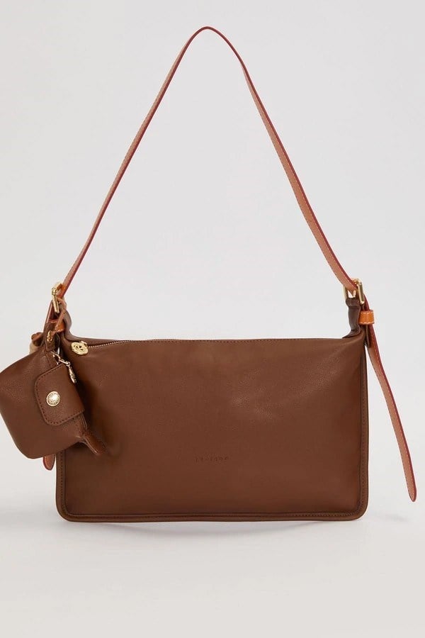 Charm Aksesuar Detaylı Baget Çanta - Camel