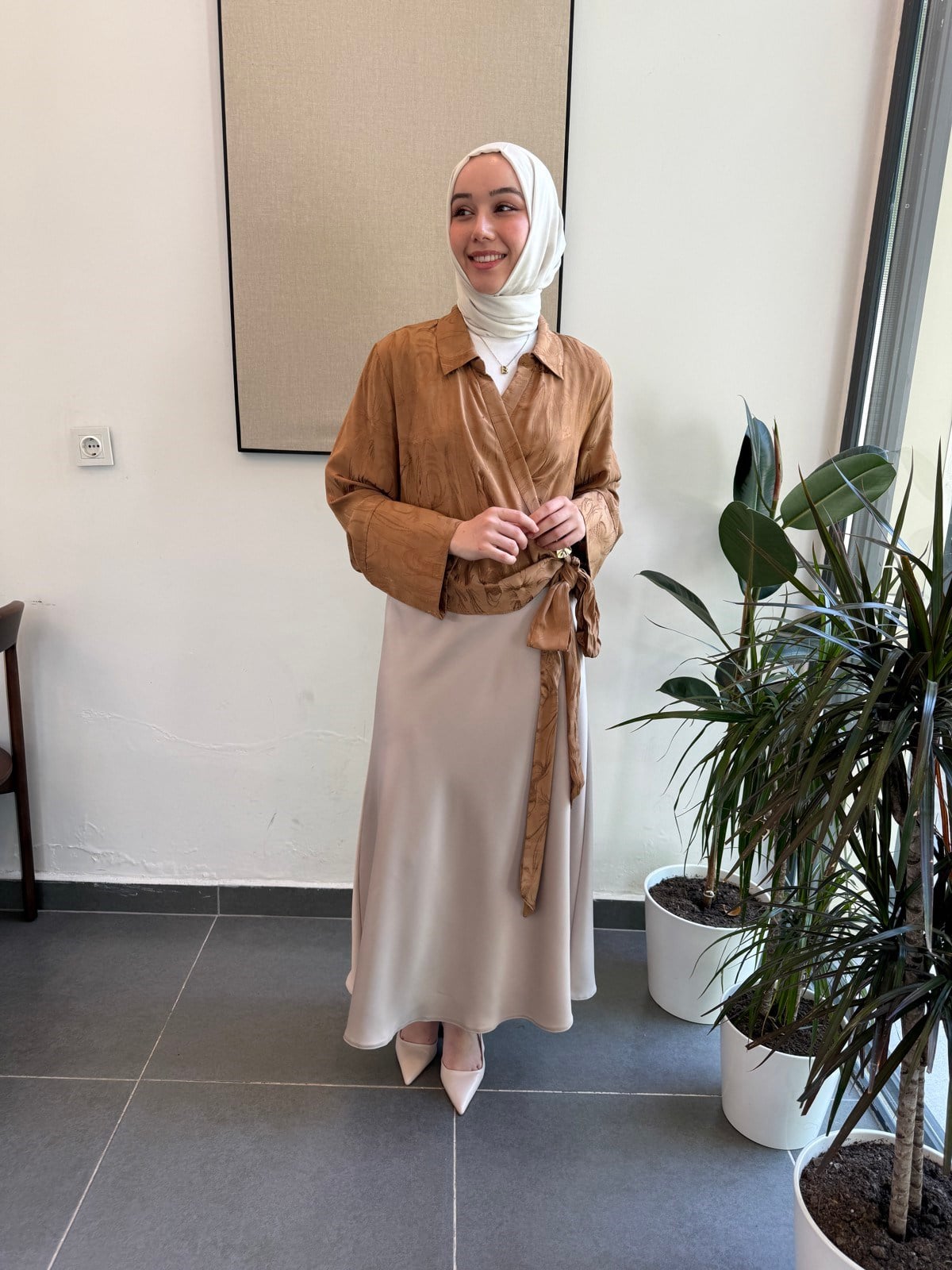 Jakar Saten Bağlama Detay Bluz - Taba