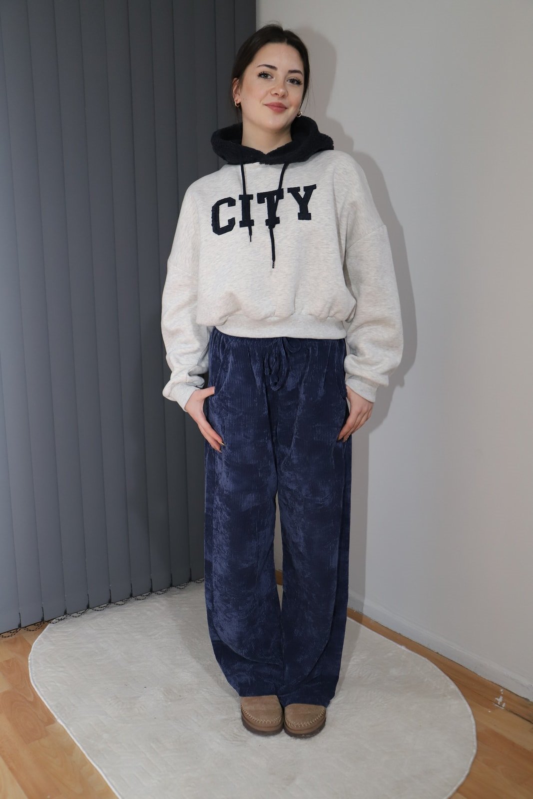 pelus-kapusonlu-nakisli-sweatshirt-gri-5-a3a4.jpg