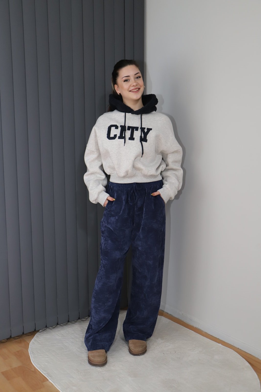 pelus-kapusonlu-nakisli-sweatshirt-gri-86a880.jpg
