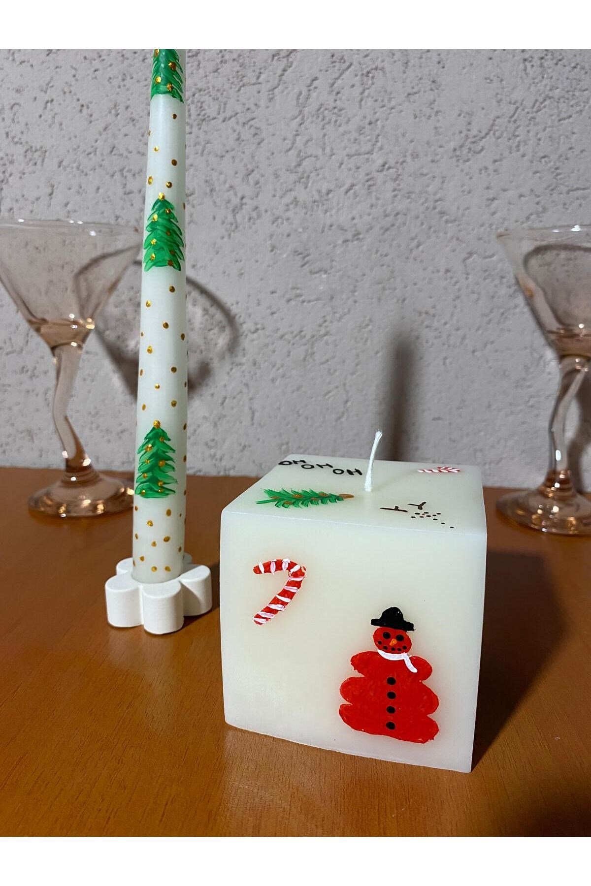 2li Set Çam Ağacı Desenli El Çizimi Yılbaşı Şamdanı ve Yeni Yıl Konseptli Küp Mum