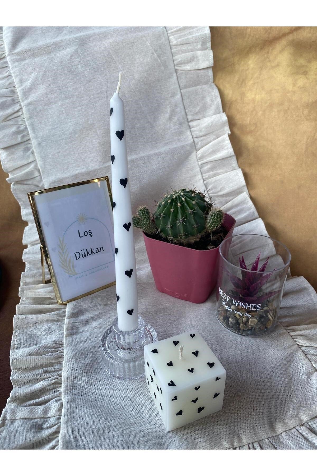 2li Set Kalpli Şamdan Mumu ve Küp Mum Kalp Desenli El Çizimi Beyaz Mum