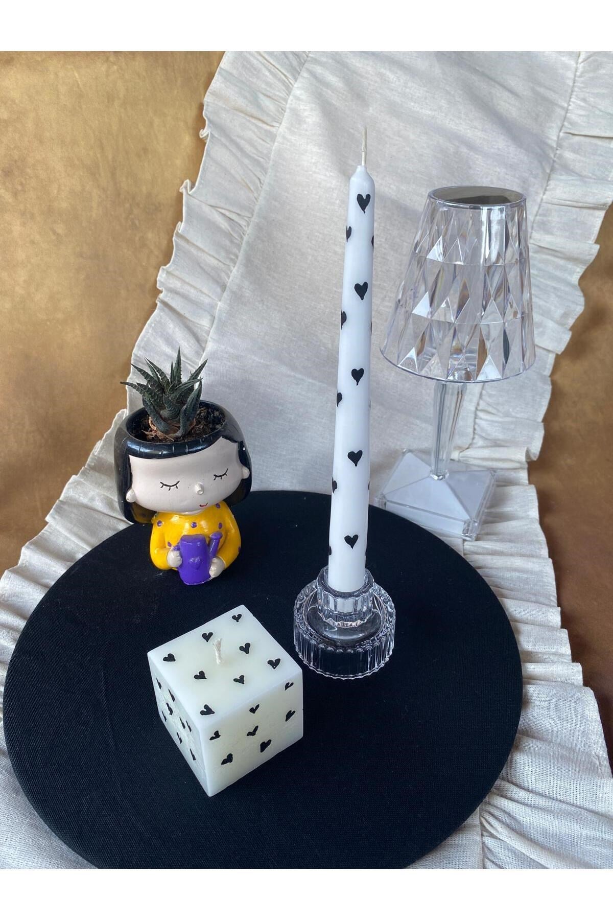 2li Set Kalpli Şamdan Mumu ve Küp Mum Kalp Desenli El Çizimi Beyaz Mum