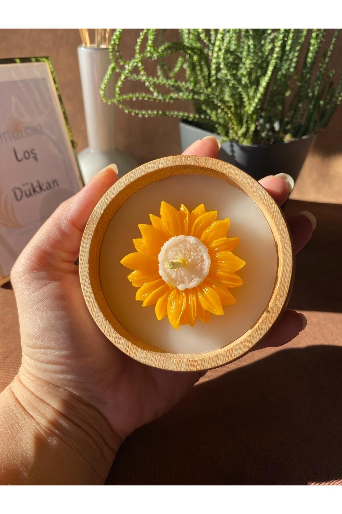 Ahşap Kasede Ayçiçeği Temalı Dekoratif Aromaterapi Kokulu Mum