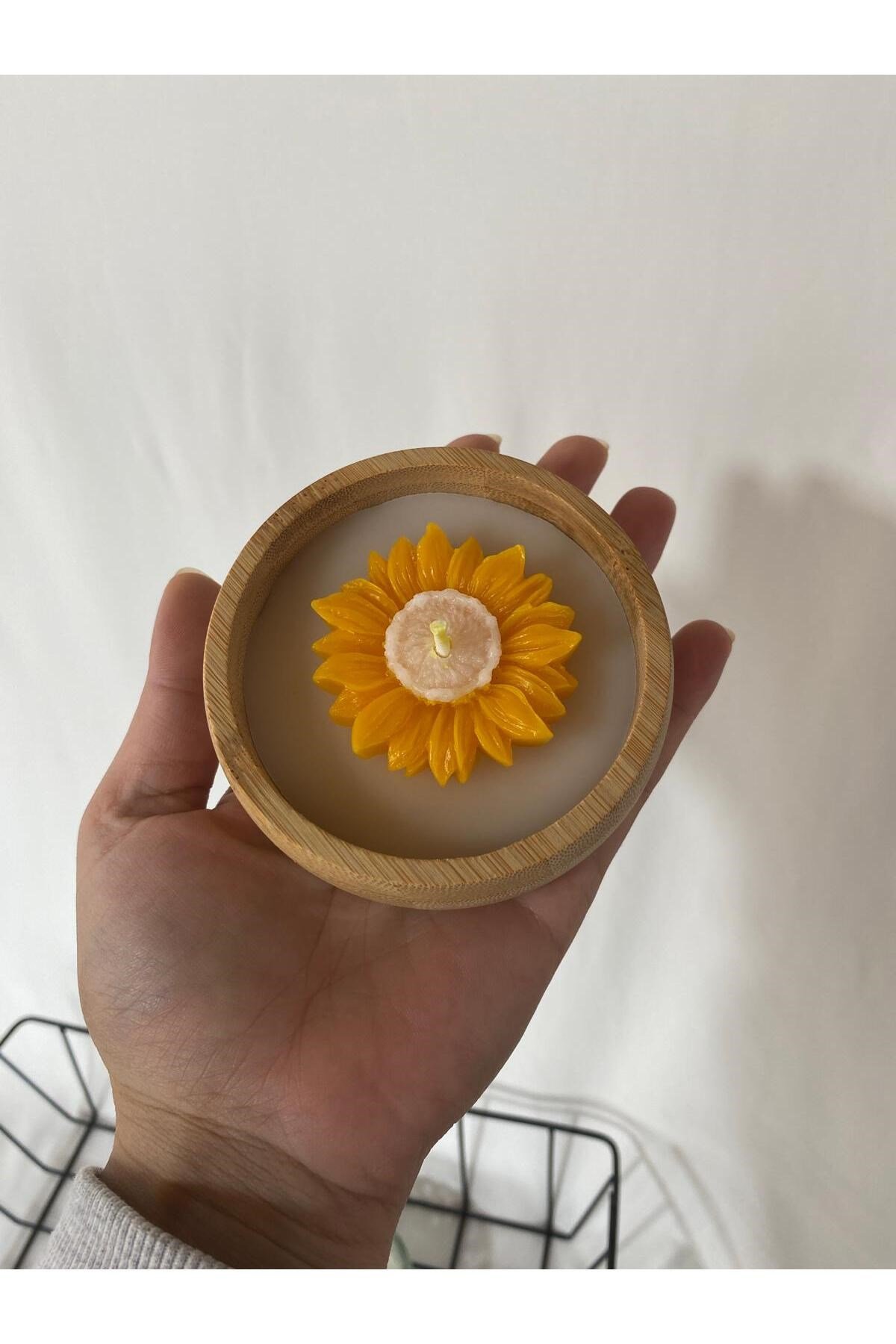Ahşap Kasede Ayçiçeği Temalı Dekoratif Aromaterapi Kokulu Mum