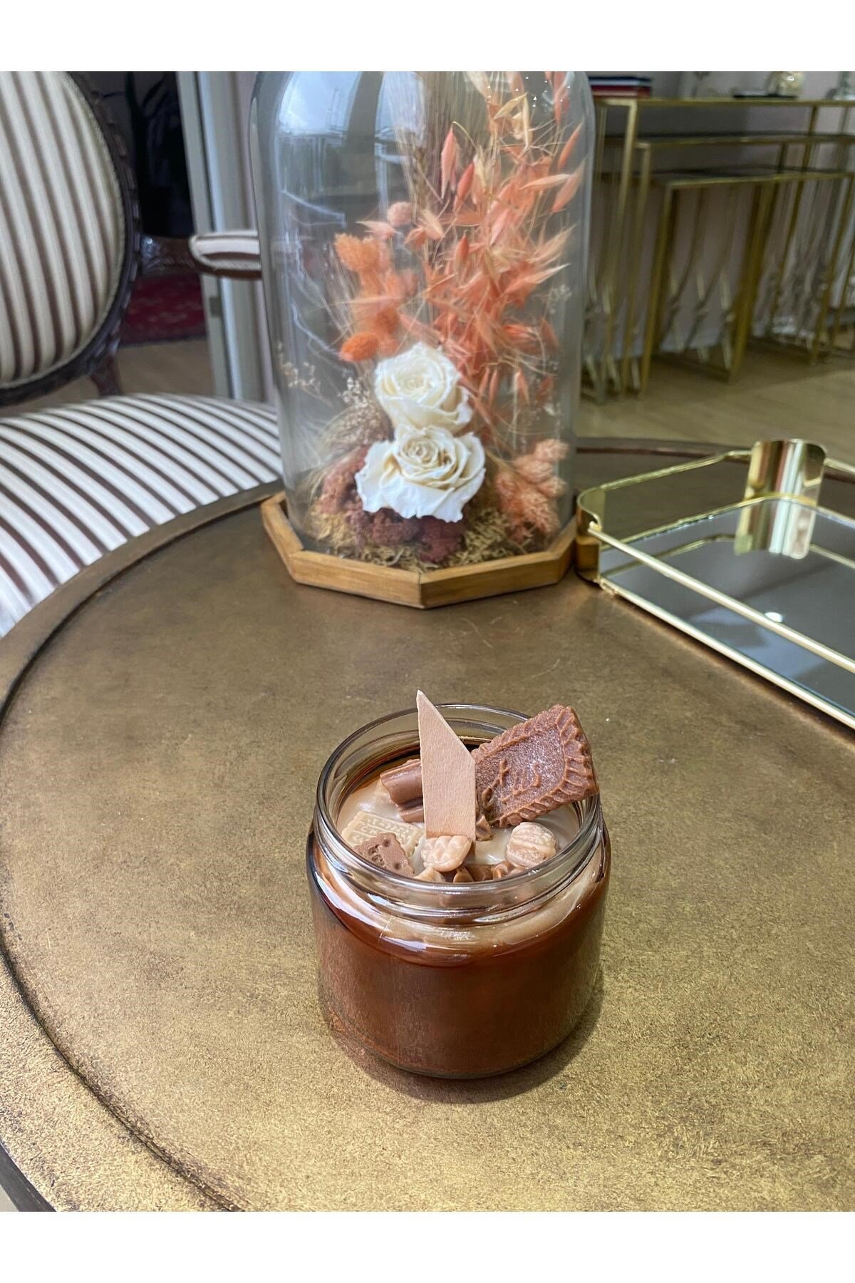 Amber Kavanoz Lotuslu ve Çikolata Parçalı Aromaterapi Kokulu Mum