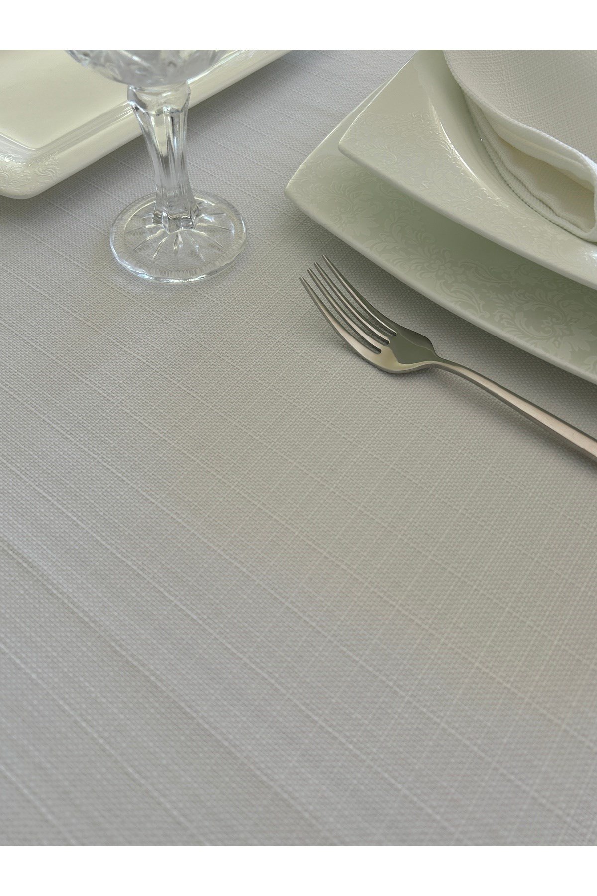 Assos Dertsiz Masa Örtüsü Beyaz + 6 Peçete