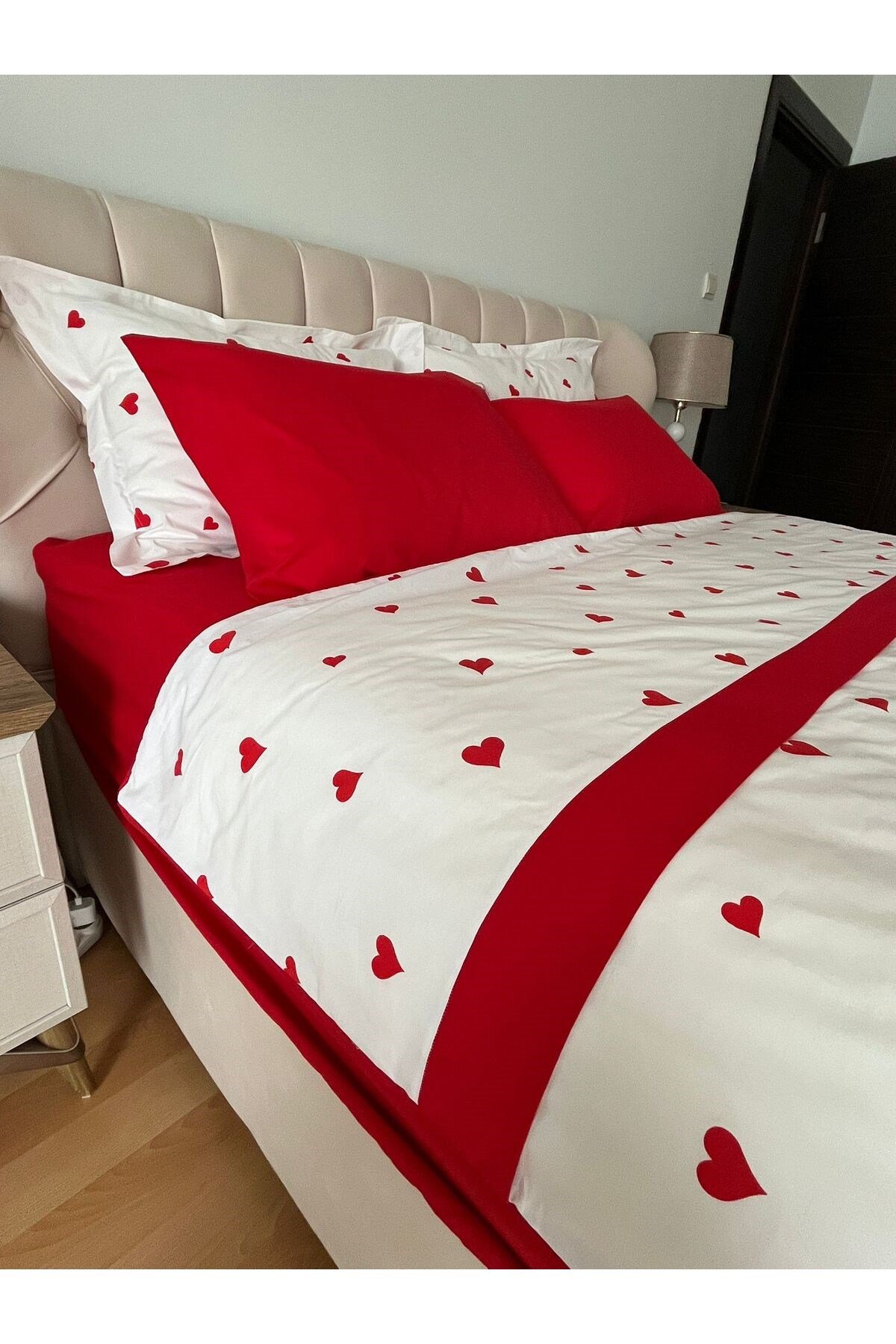 Biye Detaylı Kalp Desenli Çift Kişilik Patlı Nevresim Takımı 6 Parça