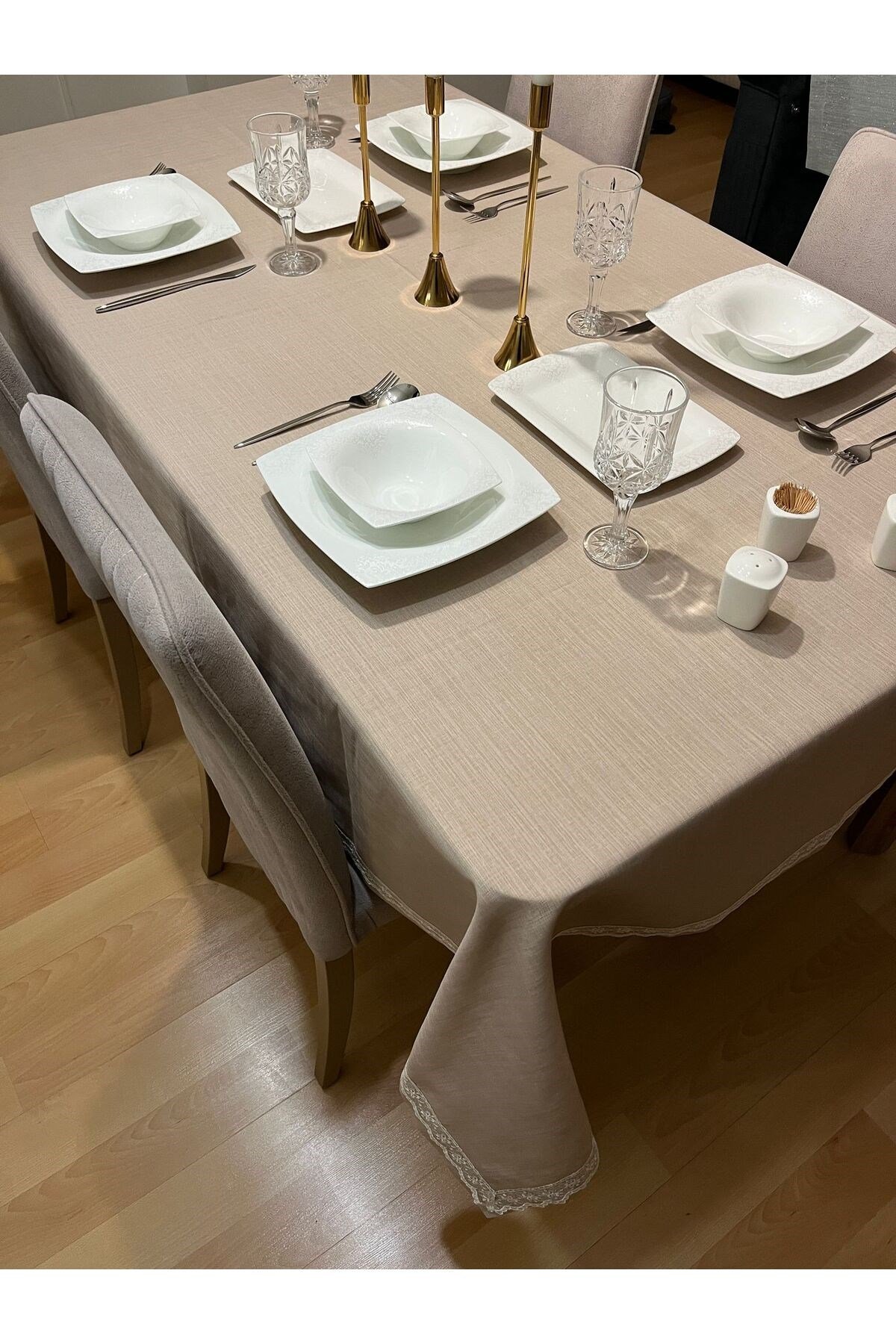 Dantel Detaylı Polyester Keten Dertsiz Masa Örtüsü Kapuçino