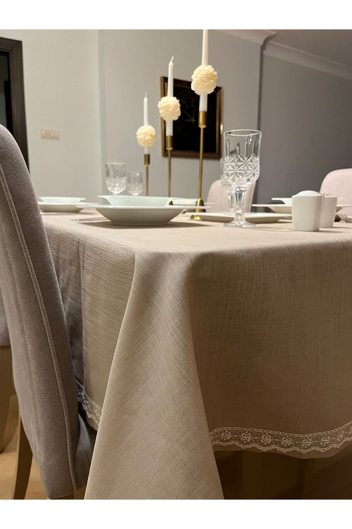 Dantel Detaylı Polyester Keten Dertsiz Masa Örtüsü Kapuçino