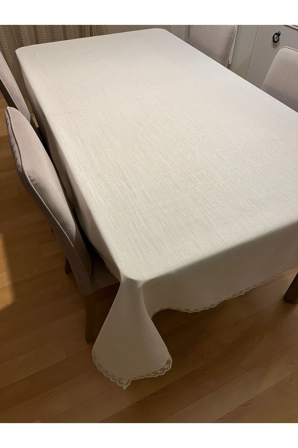 Dantel Detaylı Simli Dertsiz Masa Örtüsü Krem