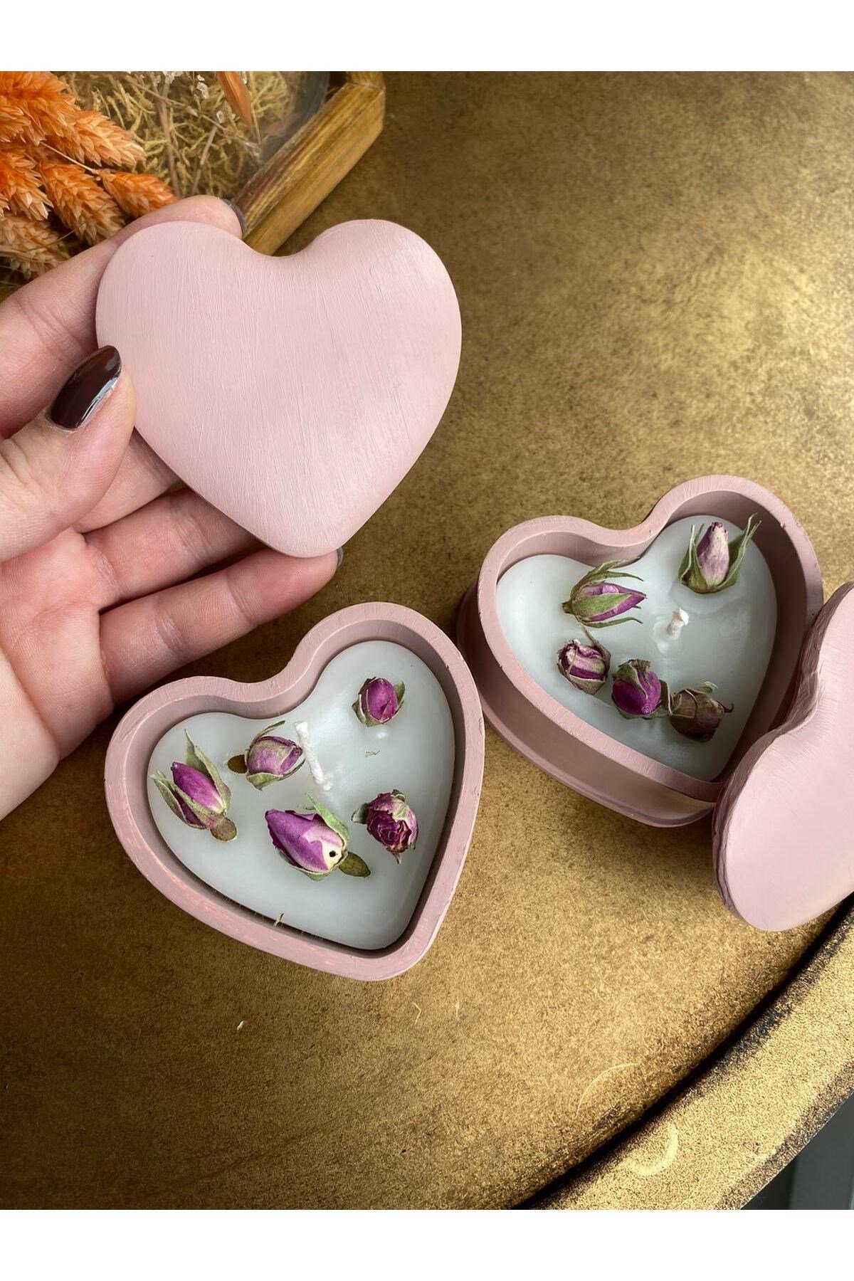 Dekoratif Kapaklı Kalp Kutu Tomurcuk Gül İçeren Pembe Tasarım Mum