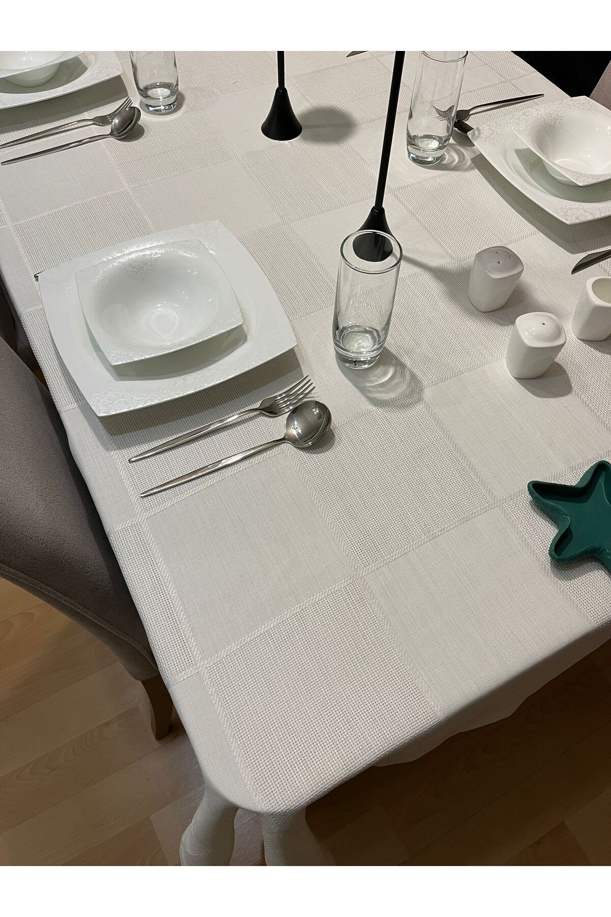 Dertsiz Masa Örtüsü Krem