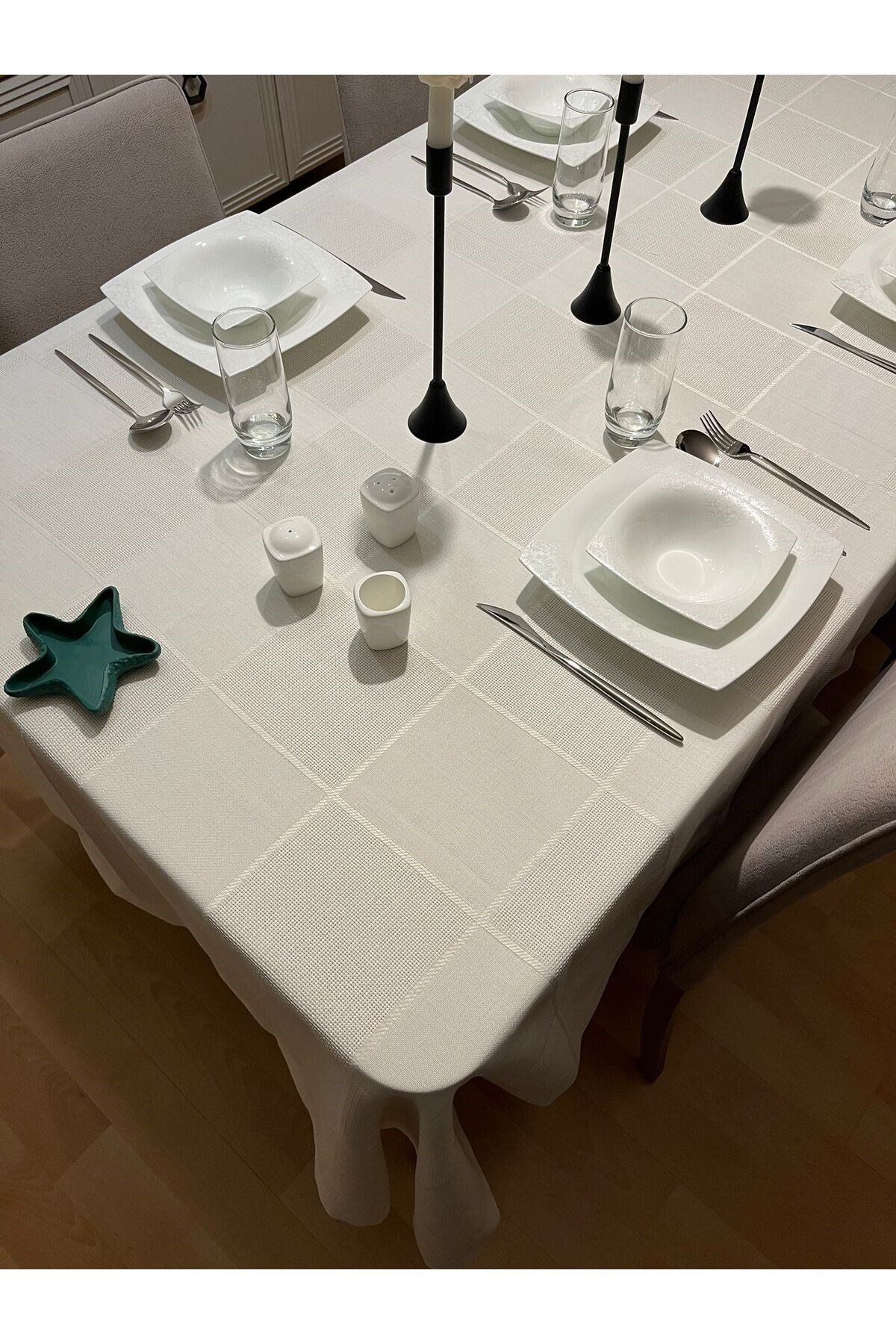Dertsiz Masa Örtüsü Krem
