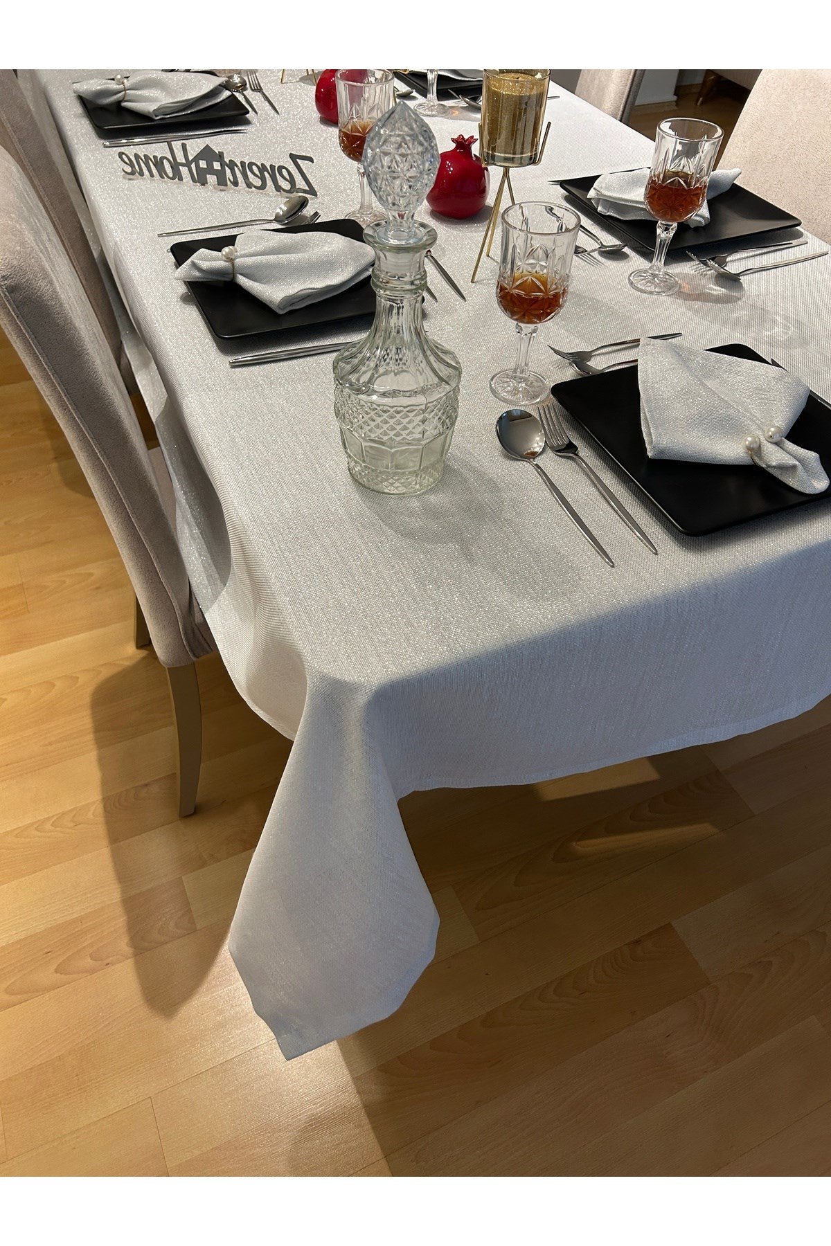 Dertsiz Simli Masa Örtüsü Gümüş Renk