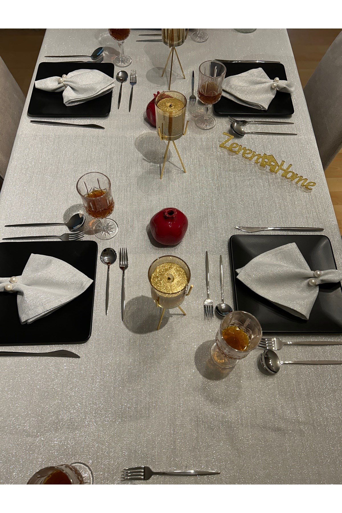 Dertsiz Simli Masa Örtüsü Gümüş Renk
