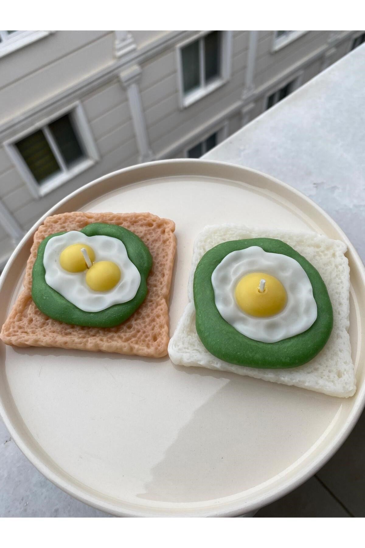 Ekmek Dilimi Temalı Avokado Ve Yumurtalı Gerçekçi Sağlıklı Diyet Mum