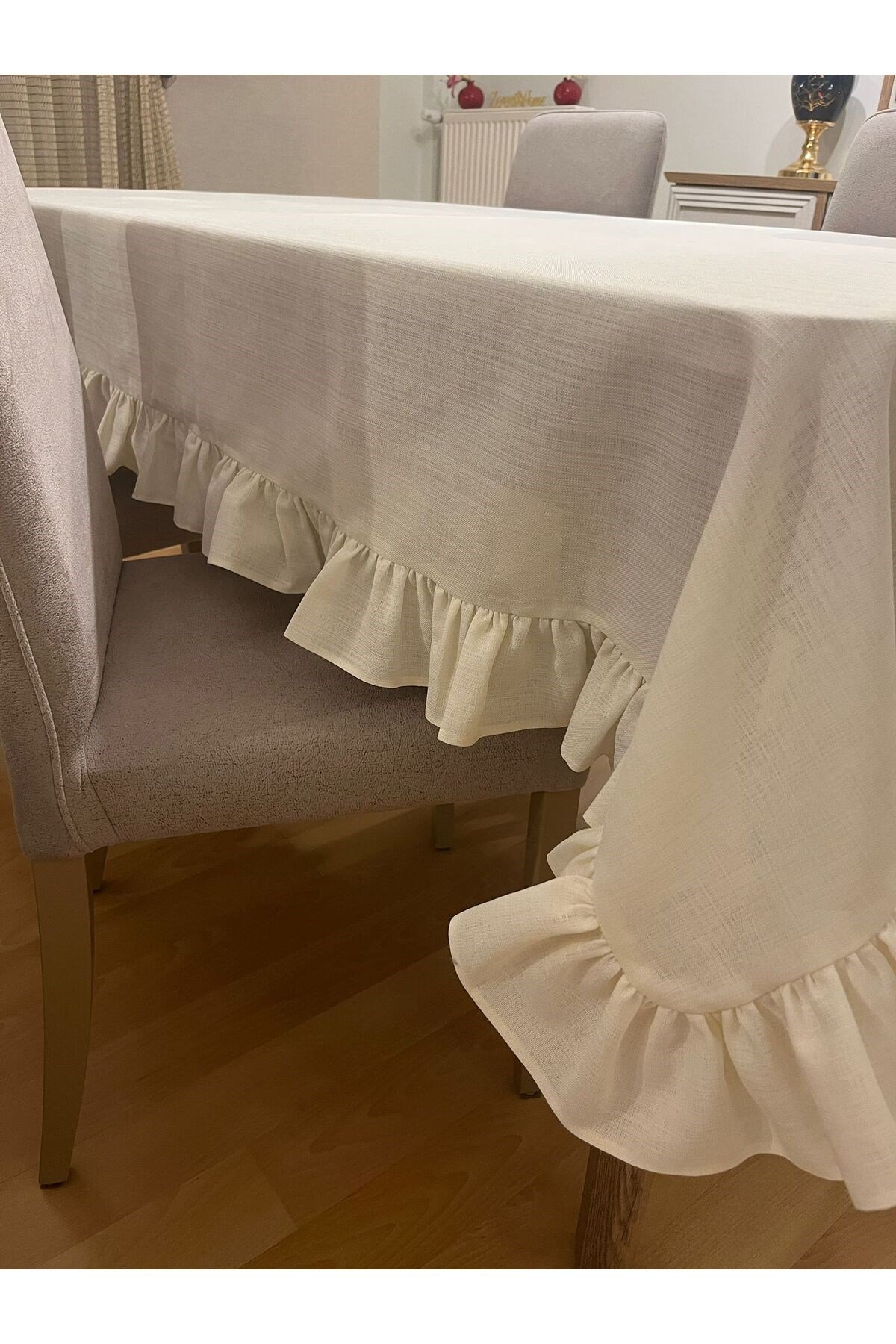 Fırfırlı Simsiz Polyester Keten Dertsiz Masa Örtüsü Krem