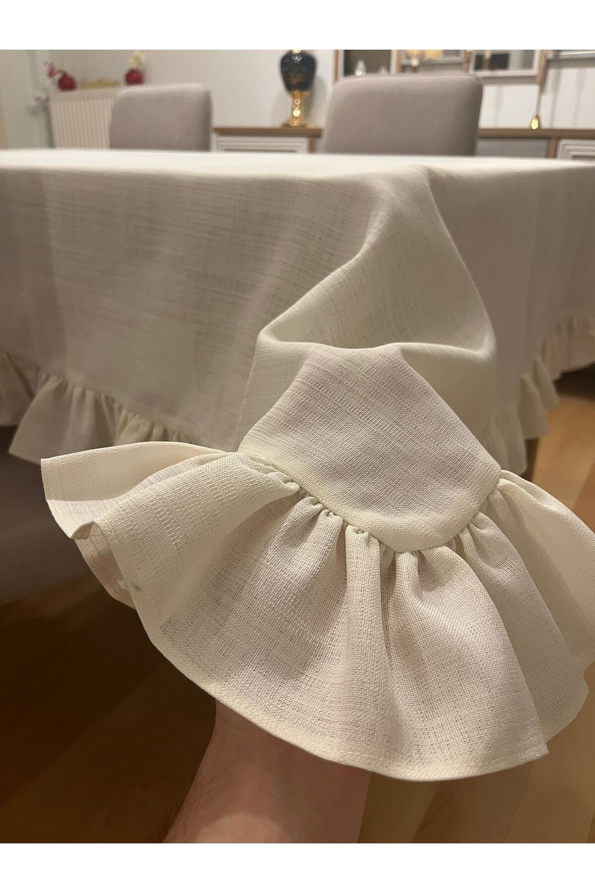 Fırfırlı Simsiz Polyester Keten Dertsiz Masa Örtüsü Krem