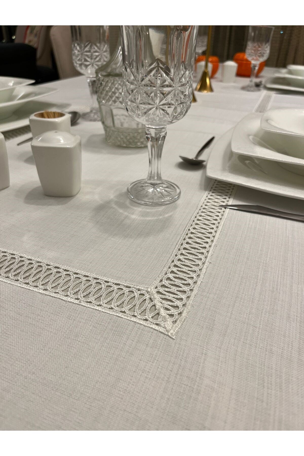 Fransız Dantel ve Piko Sarma Detaylı Dertsiz Çeyiz Salon Masa Örtüsü
