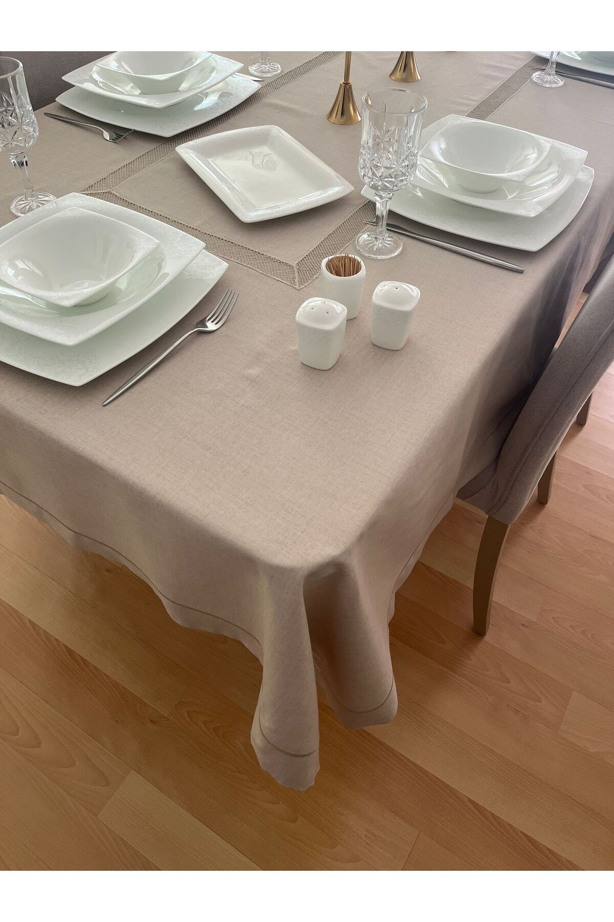Fransız Dantel ve Piko Sarma Detaylı Dertsiz Çeyiz Salon Masa Örtüsü