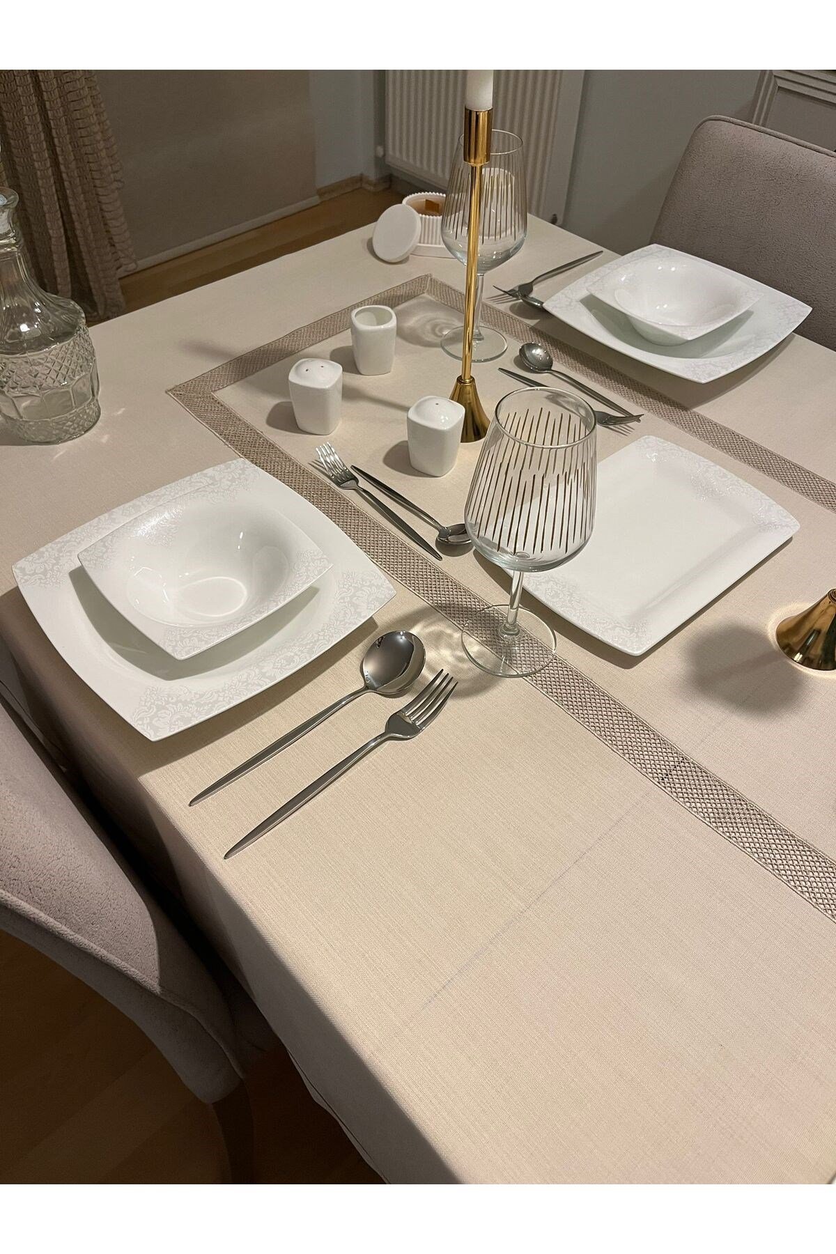 Fransız Dantel ve Piko Sarma Detaylı Dertsiz Çeyiz Salon Masa Örtüsü