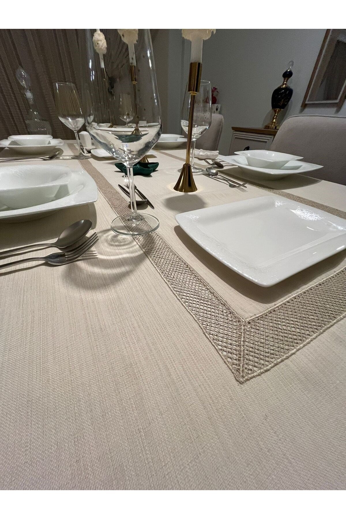 Fransız Dantel ve Piko Sarma Detaylı Dertsiz Çeyiz Salon Masa Örtüsü