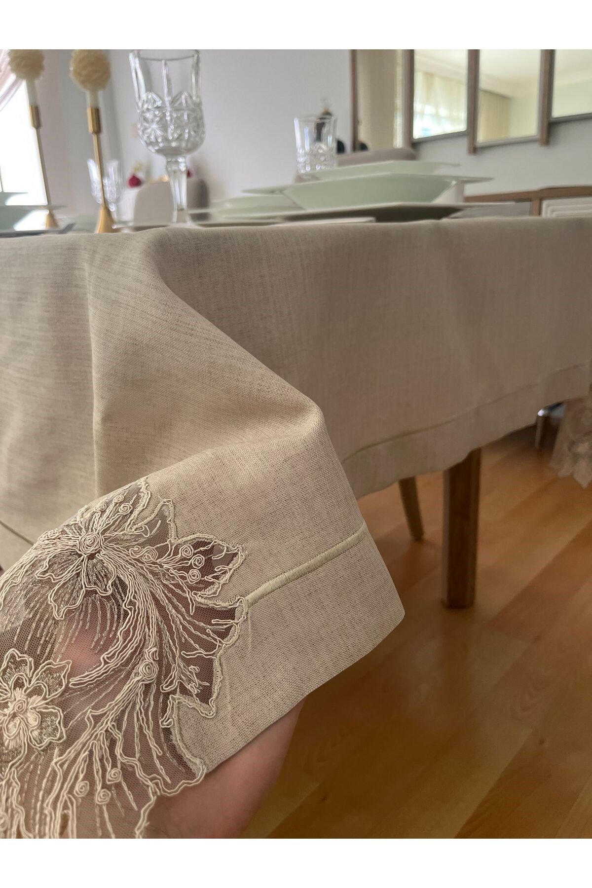 Fransız Dantel ve Piko Sarma Detaylı Dertsiz Çeyiz Salon Masa Örtüsü