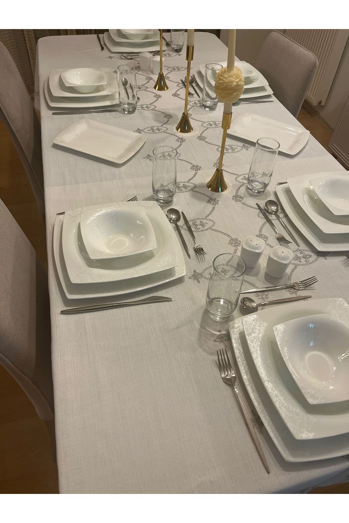 Gri Nakış İşleme Detaylı Dertsiz Masa Örtüsü Kırık Beyaz + 12 Beyaz Peçete