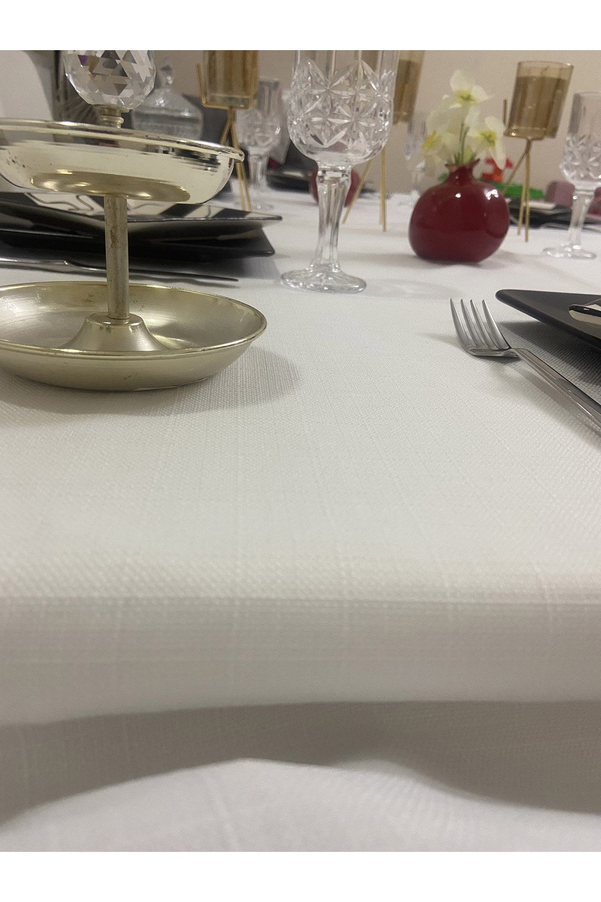 Kendinden Desenli Dertsiz Masa Örtüsü