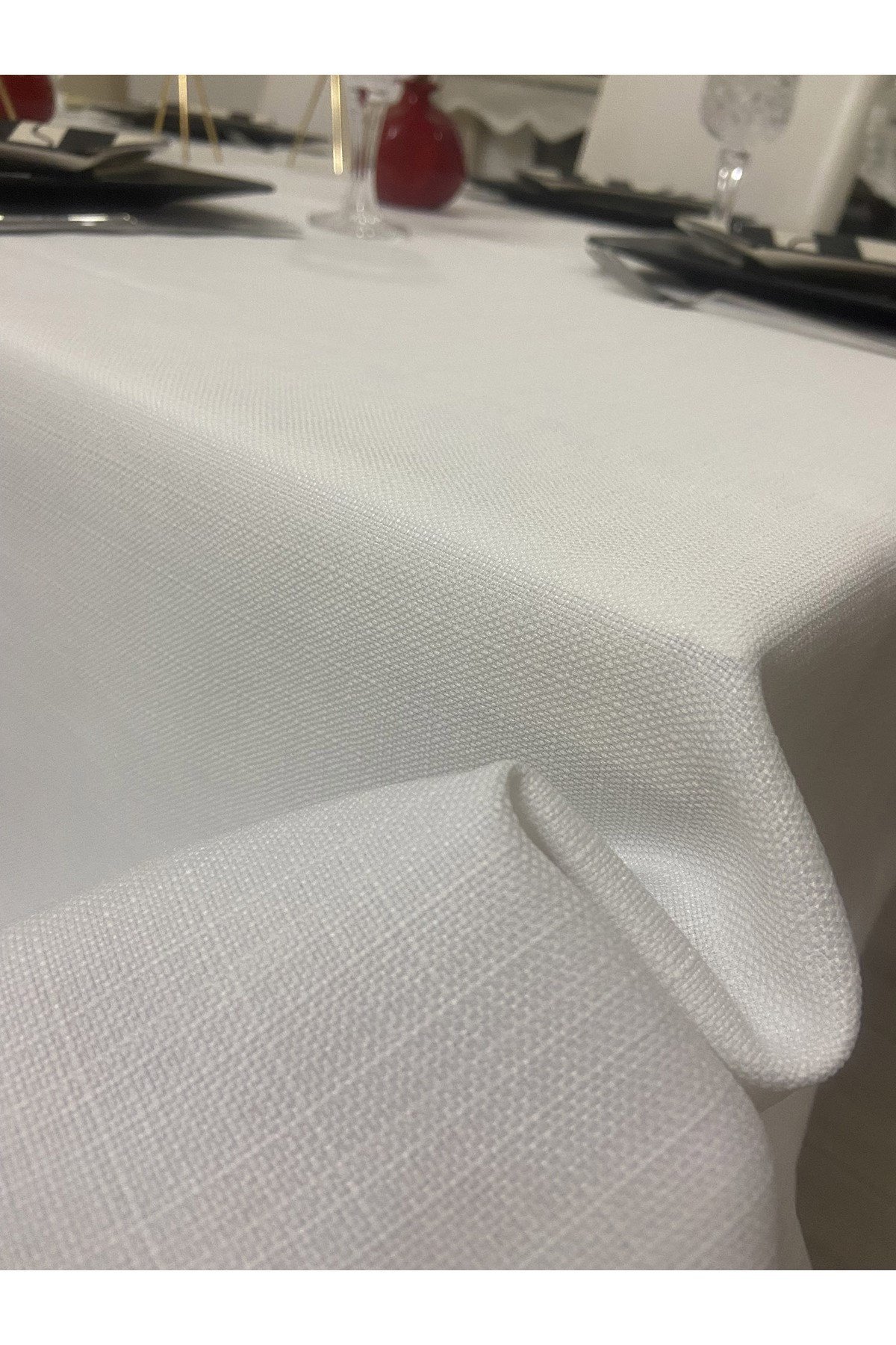 Kendinden Desenli Dertsiz Masa Örtüsü