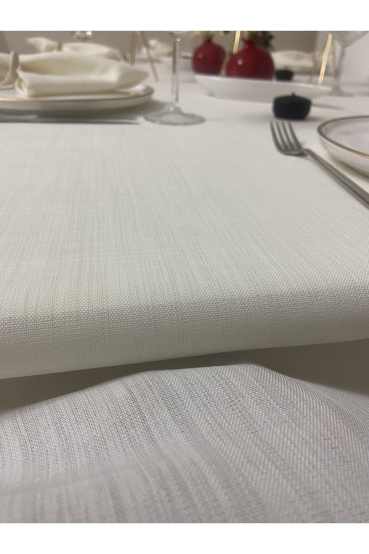 Keten Görünümlü Dertsiz Masa Örtüsü Krem